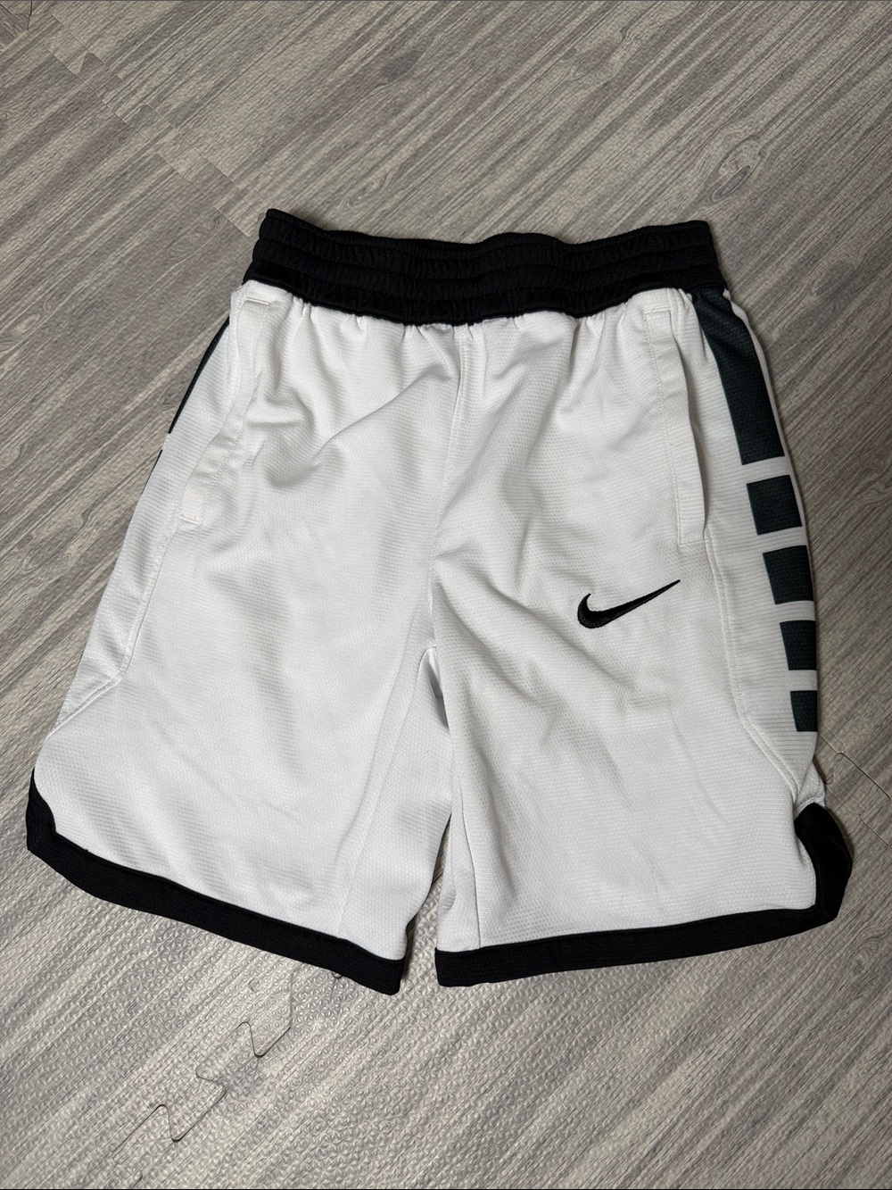 Nike Boys White and Black DryFit Basketball Shorts Size Large